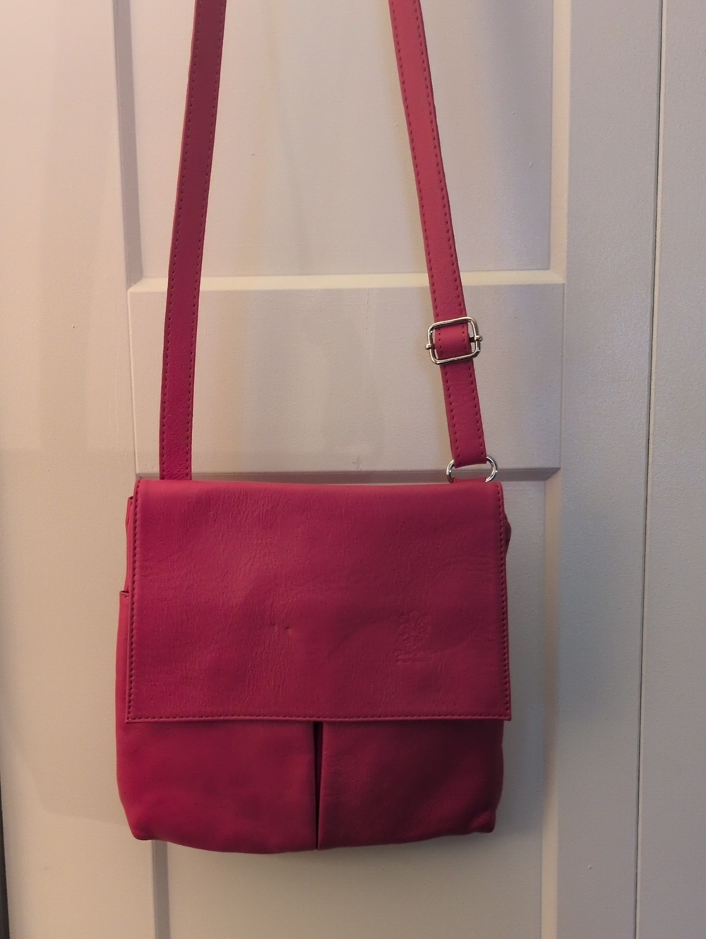 Vera Pelle Italian Leather Women's Crossbody Bag - Pink Leather